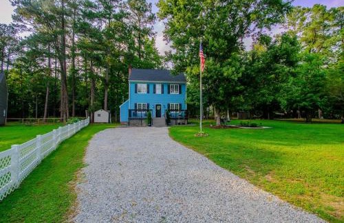 Wake Forest House | Private 1 Acre Retreat, Spa, Firepit, Gym, Chickens, King Suite, Pets