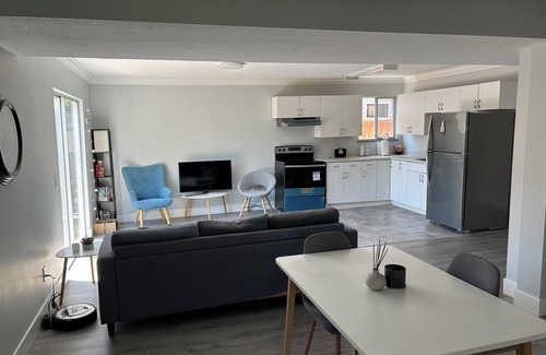 Coquitlam House | Private 1-Bedroom Home with Dedicated Office