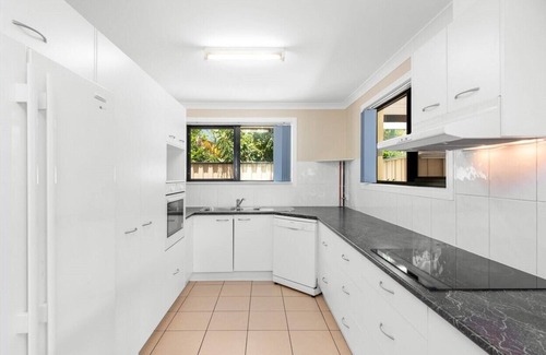 Darra Cottage | Private 2 Bedroom Granny Flat. Sleeps 5, Pets Welcome