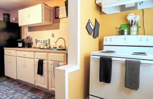 Downtown Las Vegas House | Private 2 Bedroom Guesthouse Near Fremont!
