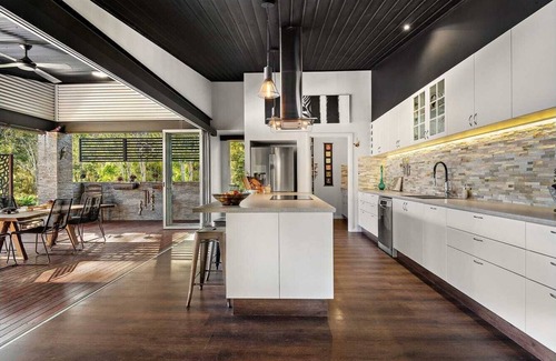Ellalong House | Private 4 Bedroom with outdoor SPA, 10mins to Wineries