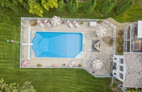 Rosemount House | Private 4 BR Home * Pool * Hot tub *Arcade