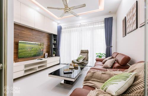 Downtown Ho Chi Minh City House | Private 5-6BRs house - Walk to BenThanh, BuiVien by Gon De Home