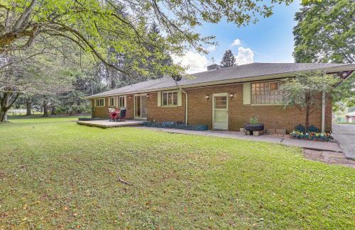 Grove City House | Private 5-Acre Lake Pet-Friendly Grove City Home