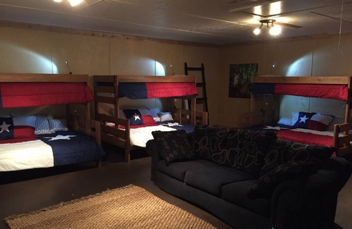 Kemp Cabin | Private 7 Bedroom Country Home On 5 Acres 10 Min From The Lake- Events/Reunions