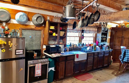 Connellys Springs Cabin | Private adult couples retreat by a relaxing creek.