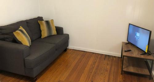 Perth Amboy House | Private and cozy house with one bedroom and one bathroom and free Wi-Fi