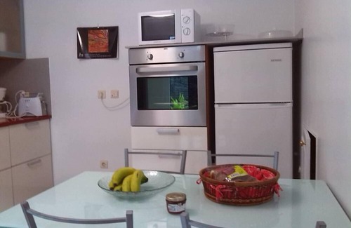 Tabua House | Private and heated swiming pool - Wi-Fi - Cable and Satelite TV - large garden