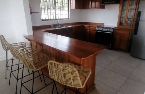 Parrita House | Private and Safe . Amazing House near of the Beach, enjoy the peace and relax.