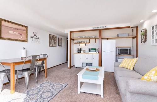 Lynden Other | Private Apartment *A/C| Peace, Views & Hot Tub Bliss