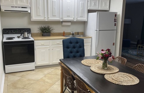 Hermitage Apartment | Private Basement Apartment on 7 Acres Minutes From Airport