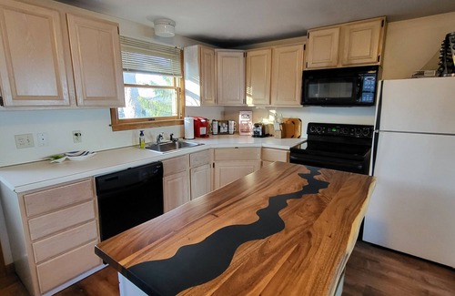 Kingsville House | Private beach on Lake Erie, beach games & toys.