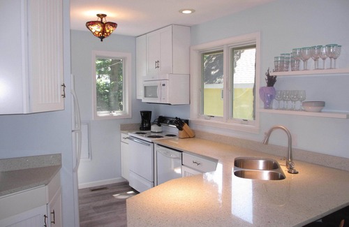 Gordon Beach Cottage | Private Beach Steps to the Beach.