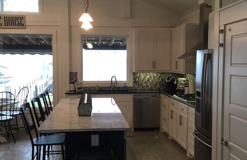 Enchanted Oaks House | Private Beautiful Waterfront Home. Boat Dock to enjoy Sunrise and Sunsets!