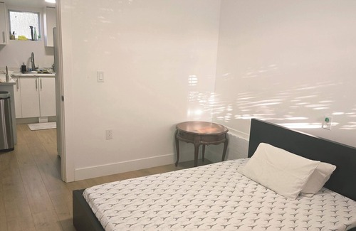 Delta Bed & Breakfast | Private bedroom (2) in shared suit