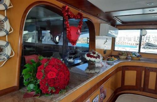 Village Road Boat Rental | Private boat rental