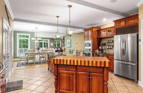 Lakeville House | Private Boat Slip + LakeFront + Hot Tub +Skee Ball