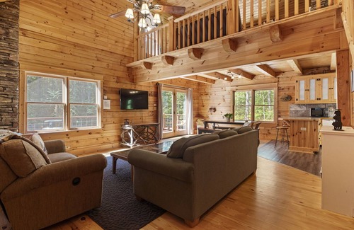 Mill Spring Cabin | Private Cabin in the Pines by Tryon Equestrian Center