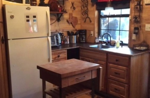 Jewett Cabin | Private Cabin with hot tub. Nestled in the Woods just off Lake Limestone, Texas.