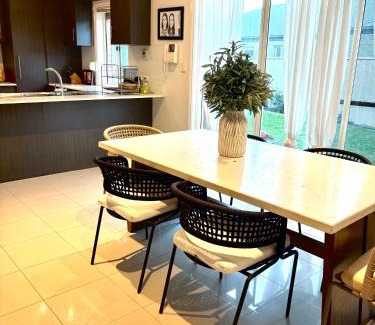 Tranmere House | Private, Central, Sunny Guest Room in Welcoming Home