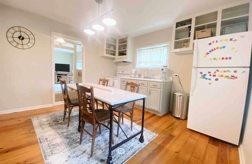 Folsom House | PRIVATE Cleveland St. Cottage~Walk Folsom Village