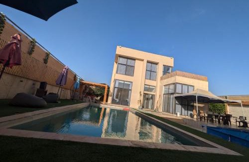 Al Jizah Ski Chalet | Private Comfy Layover near Amman Airport - Aeropuerta Mini Villa