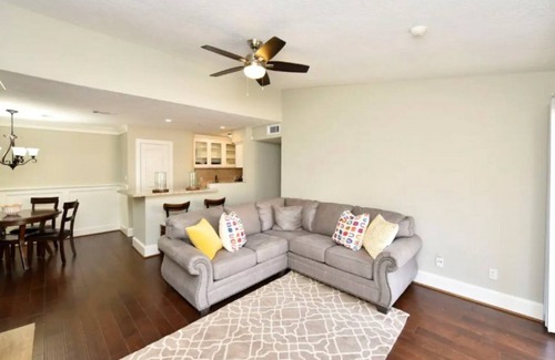Brookhollow Condo | PRIVATE CONDO NEAR DOWNTOWN
