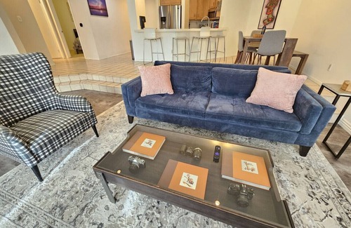 Ocean Park Condo | Private condo with cozy beach vibes in Venice!