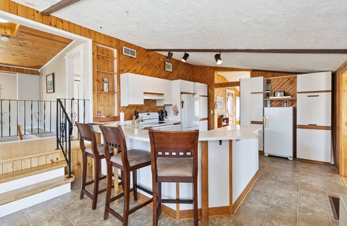 Heckmans Island Cottage | Private cottage on the ocean with a beautiful view that you’ll love.