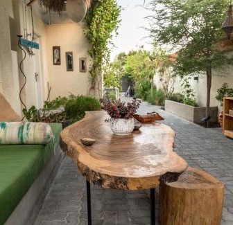Jumeirah House | Private Cottage with bbq area 5 min walk to beach!