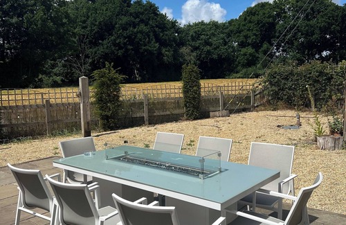 Great Yarmouth House | Private Country Retreat with Hot Tub, Fire Pit, Near Filby Broads