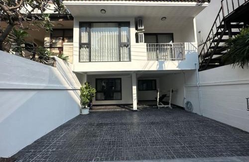 Chom Phon House | Private cozy house @Chatcuchak