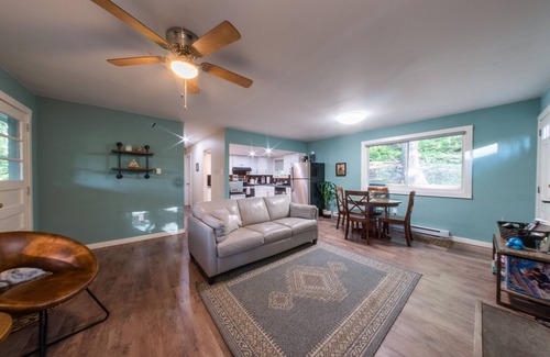 Cambra House | Private Creekfront-fish-Kayaks,campfire,decks, well known trout stream, privacy