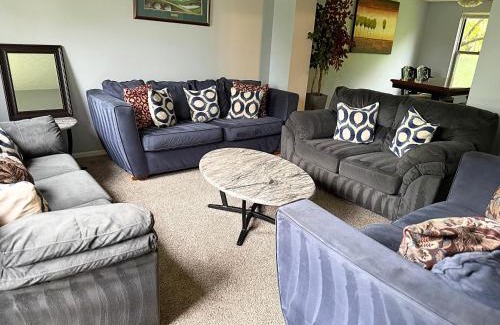 Grove City House | Private Cul-de-Sac Oasis 4BR