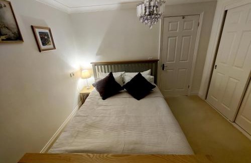 Bishop Sutton House | Private double room with bathroom