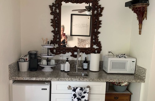 West Park Community House | Private Entrance Queen Suite