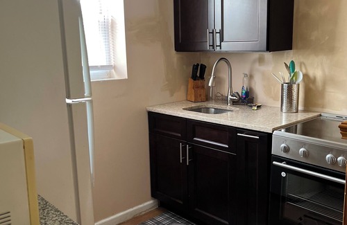 Uniondale House | Private entrance to this cozy first floor apartment in house. Close to transit