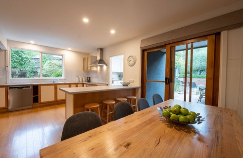 Yarra Glen House | Private Estate 10 bedrooms, 27-30 pax, games room, bar, 9 bathrooms, spa suites