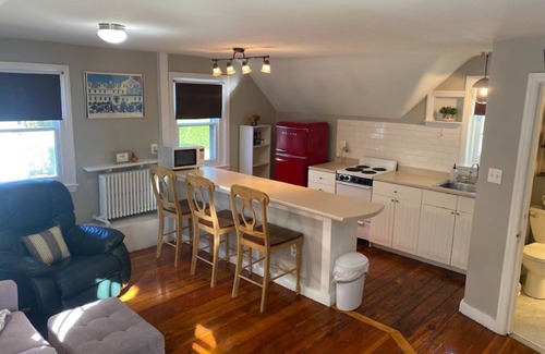 Valley Forge Cottage | Private, Fully Renovated 1 bedroom Carriage House