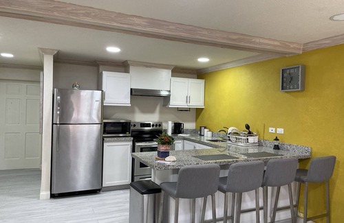 Christie Apartment | Private Garden Apartment in Warrens