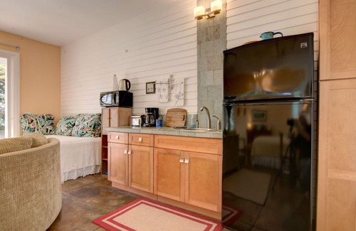Pepeekeo Cottage | Private Garden Cottage on 5 acre country estate/Walk to the Botanic Gardens!