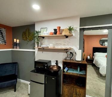 West Salem House | Private Getaway