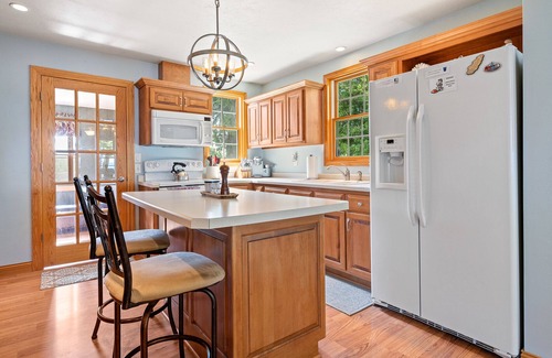Idlewild Cottage | Private Green Bay Waterfront - Heidaway Cottage
