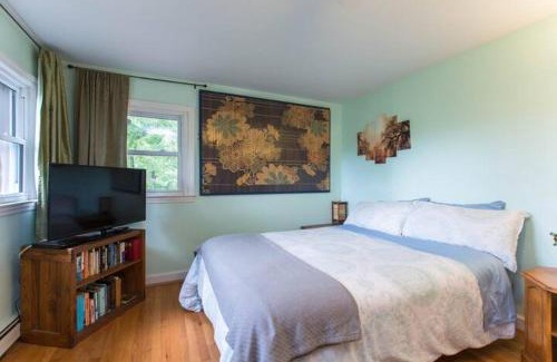 Jackson Park Apartment | Private Green Cottage near downtown