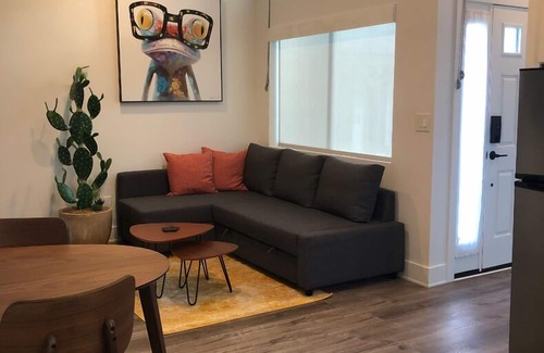 Del Aire House | Private Guest Home NEW Pristine 2bed/2bath w/Yard near NAPA CENTER, Beach & LAX!