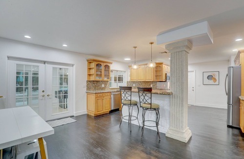 Central Oakland Park House | Private Heated Pool ~ Balcony ~ Near Beach