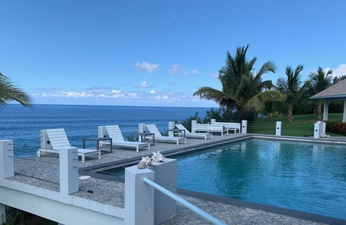 Salem House | Private home at end of cul de sac 300 feet of pristine ocean views