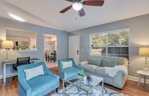 Savannah House | Private home close to everything!