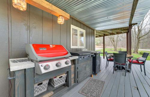 Michaywe House | Private Hot Tub and Deck Gaylord Family Home!