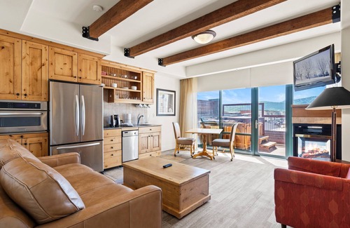 Kimball Junction Condo | Private Hot Tub | Stylish Top-Floor | Fireplaces, Balcony + Kitchenette